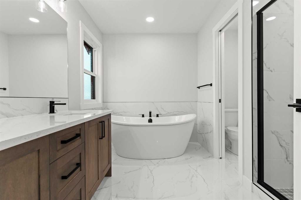 463 Kinniburgh Loop, Chestermere, AB - Indoor Photo Showing Bathroom