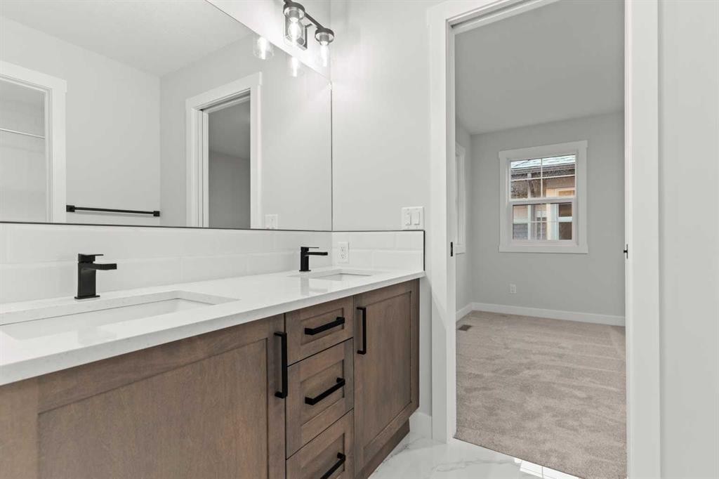 463 Kinniburgh Loop, Chestermere, AB - Indoor Photo Showing Bathroom