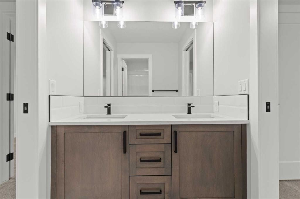 463 Kinniburgh Loop, Chestermere, AB - Indoor Photo Showing Bathroom