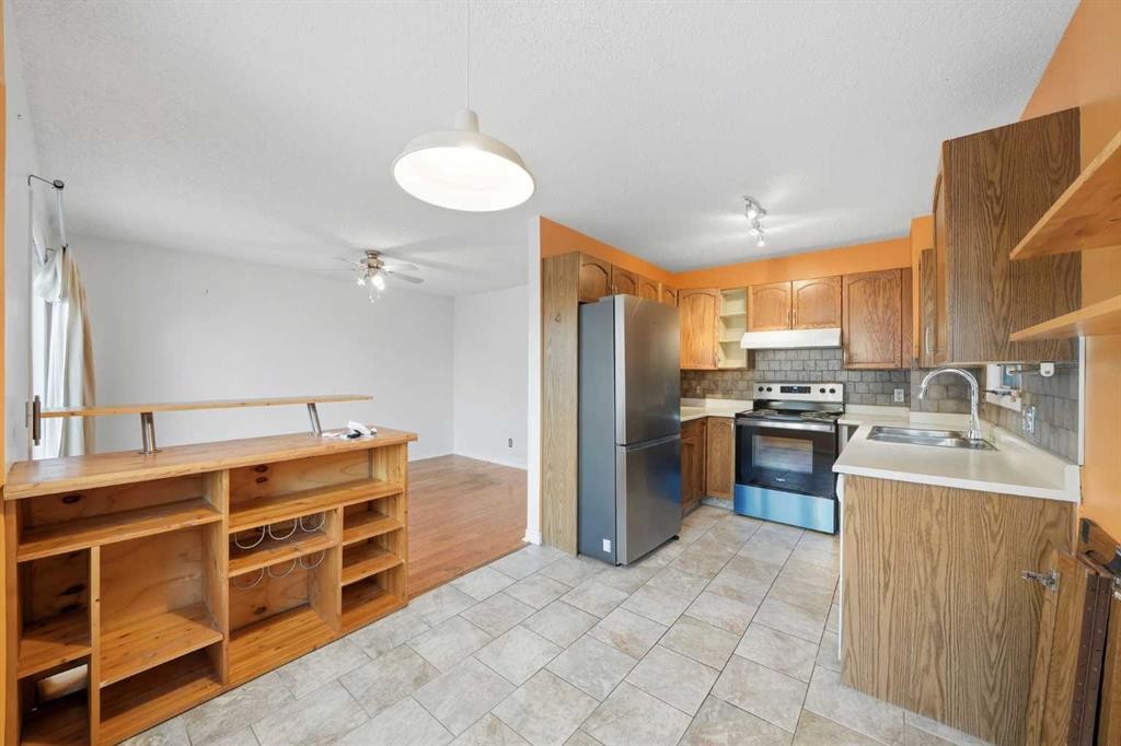 16280 5 Street Sw, Calgary, AB - Indoor Photo Showing Kitchen With Double Sink
