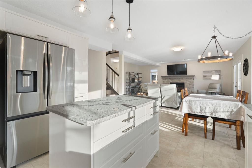 209 Hawkstone Drive Nw, Calgary, AB - Indoor Photo Showing Kitchen With Upgraded Kitchen