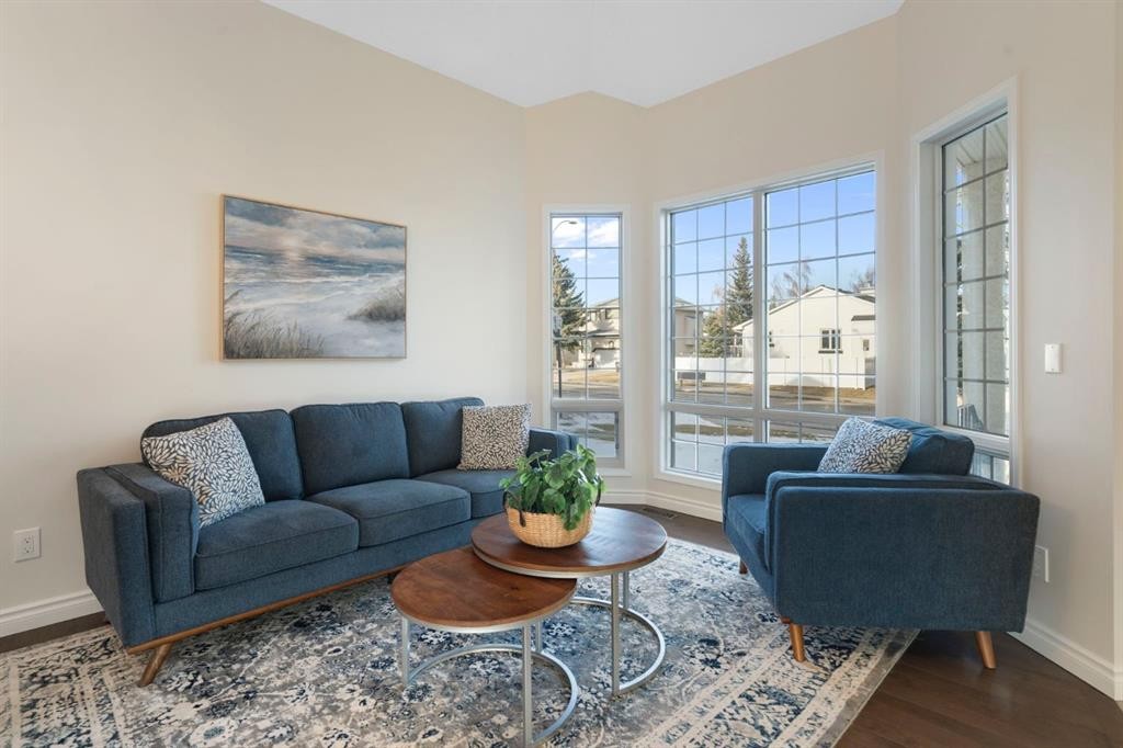 209 Hawkstone Drive Nw, Calgary, AB - Indoor Photo Showing Living Room