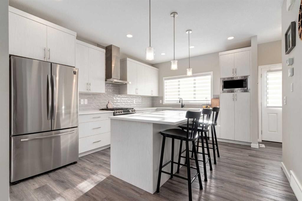 577 Masters Road Se, Calgary, AB - Indoor Photo Showing Kitchen With Stainless Steel Kitchen With Upgraded Kitchen