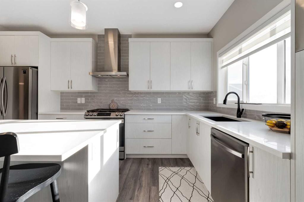 577 Masters Road Se, Calgary, AB - Indoor Photo Showing Kitchen With Stainless Steel Kitchen With Upgraded Kitchen
