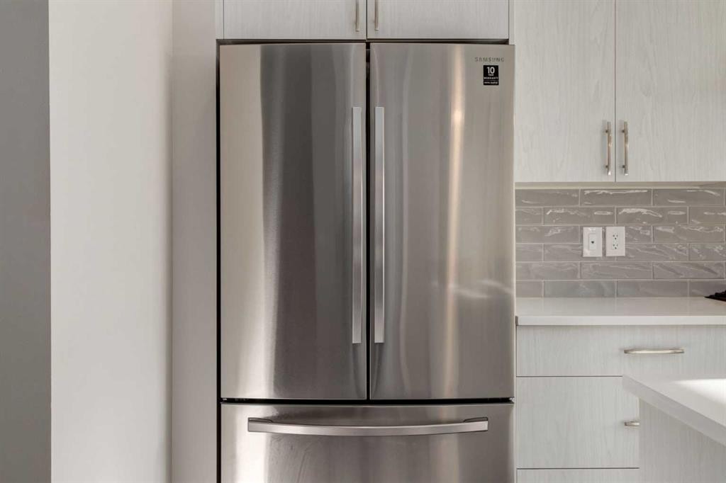 577 Masters Road Se, Calgary, AB - Indoor Photo Showing Kitchen With Stainless Steel Kitchen