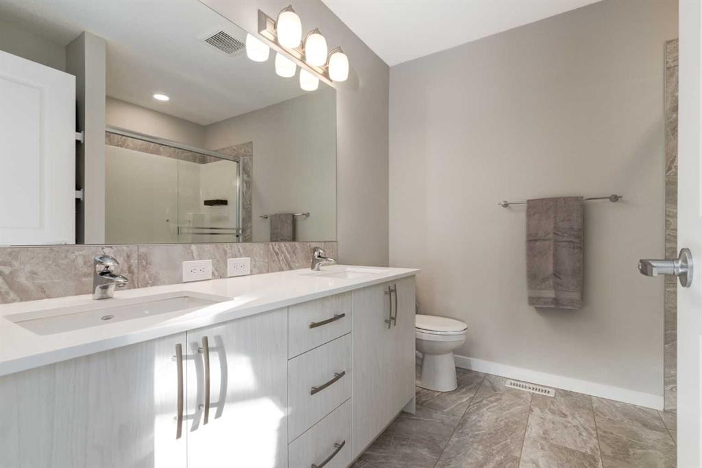 577 Masters Road Se, Calgary, AB - Indoor Photo Showing Bathroom
