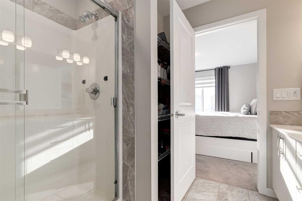 577 Masters Road Se, Calgary, AB - Indoor Photo Showing Bathroom