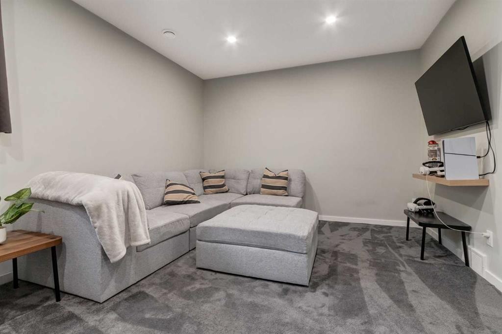 577 Masters Road Se, Calgary, AB - Indoor