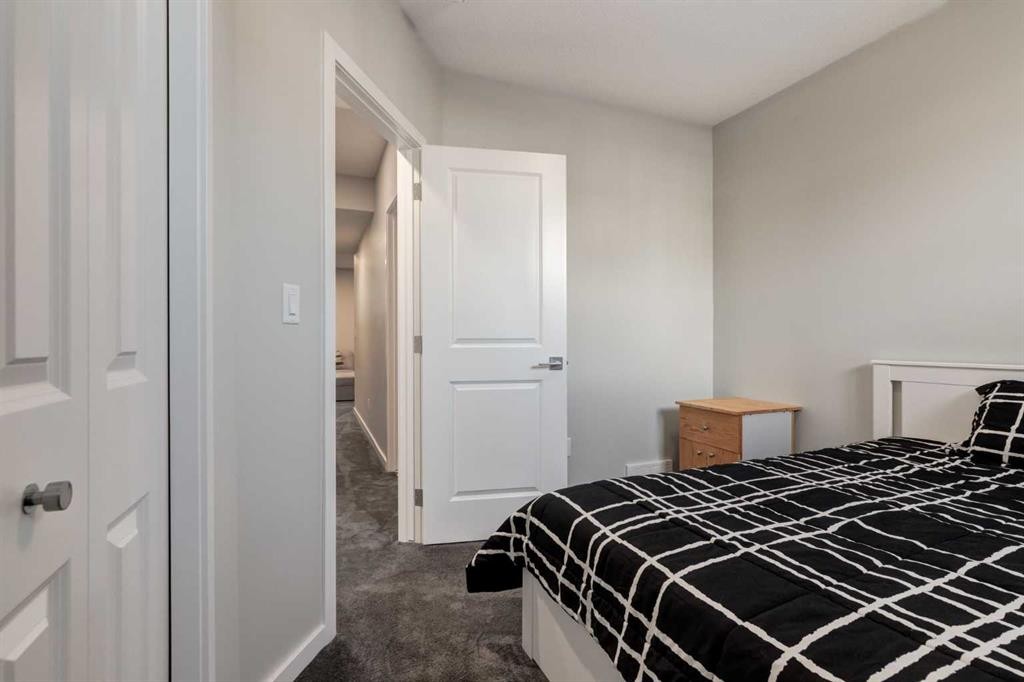 577 Masters Road Se, Calgary, AB - Indoor Photo Showing Bedroom