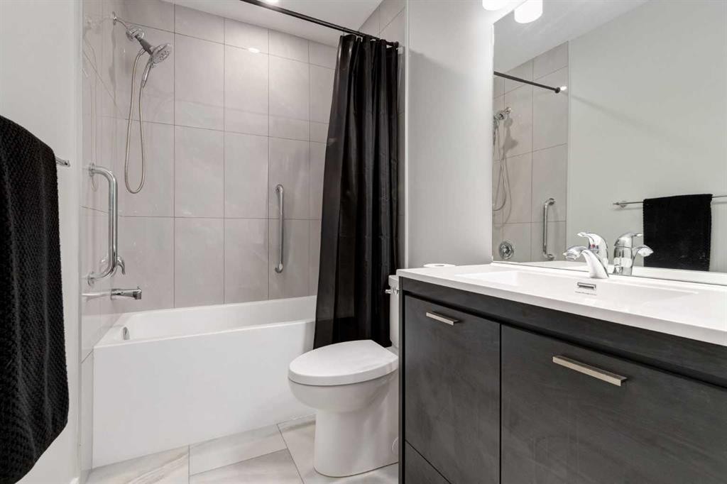 577 Masters Road Se, Calgary, AB - Indoor Photo Showing Bathroom
