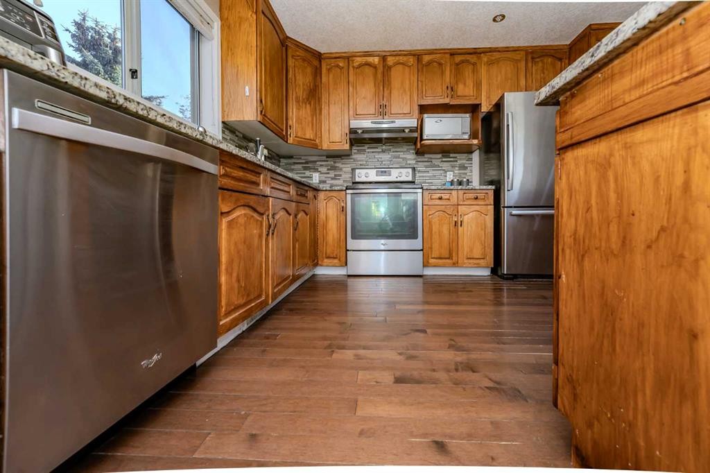 4 Del Ray Crescent Ne, Calgary, AB - Indoor Photo Showing Kitchen