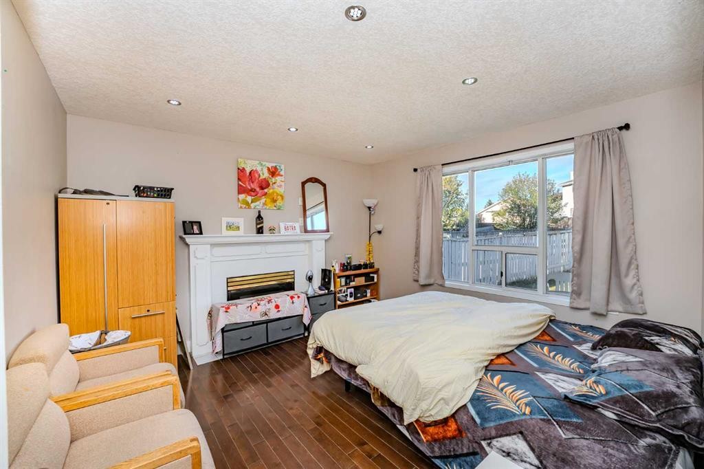 4 Del Ray Crescent Ne, Calgary, AB - Indoor Photo Showing Bedroom