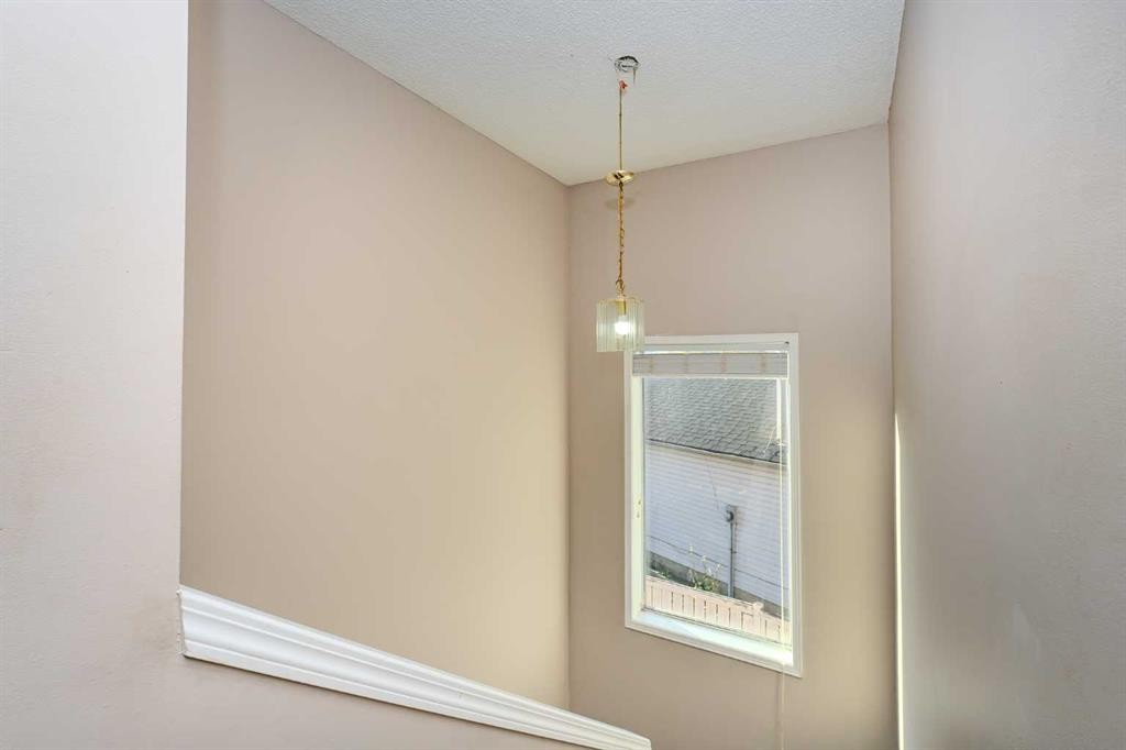 4 Del Ray Crescent Ne, Calgary, AB - Indoor Photo Showing Other Room