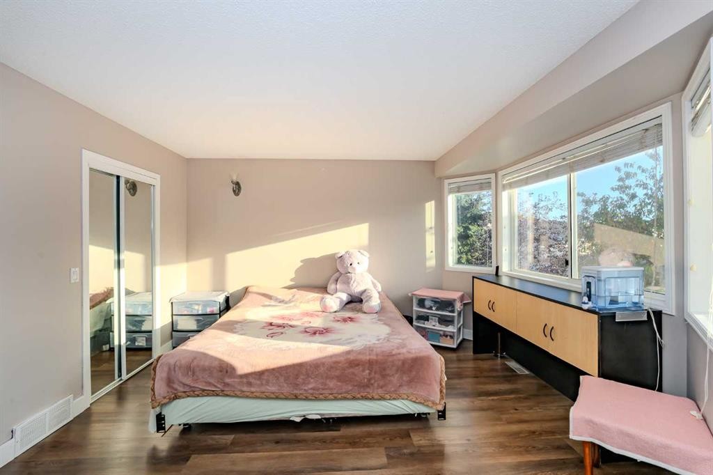 4 Del Ray Crescent Ne, Calgary, AB - Indoor Photo Showing Bedroom