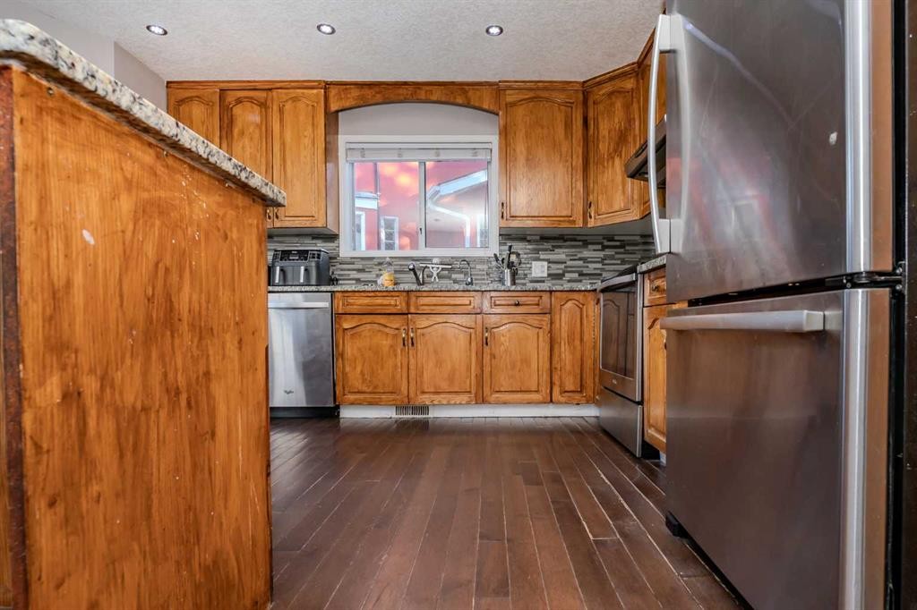 4 Del Ray Crescent Ne, Calgary, AB - Indoor Photo Showing Kitchen