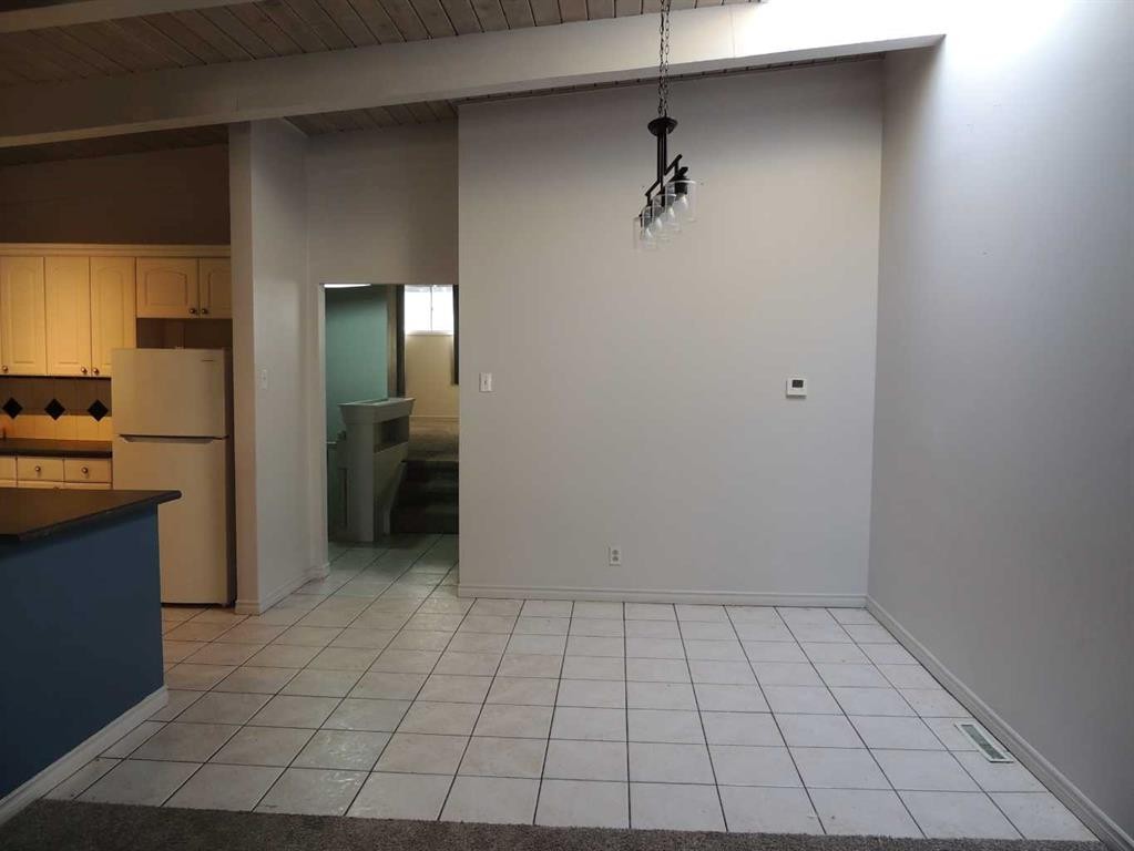 2713 Canmore Road Nw, Calgary, AB - Indoor Photo Showing Kitchen