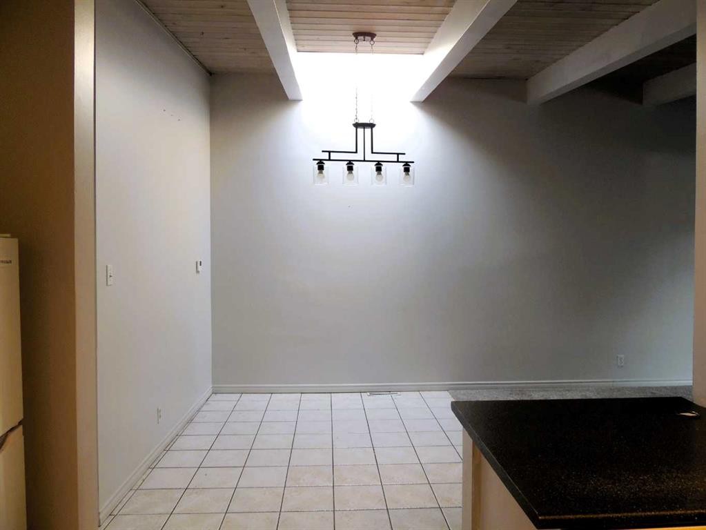 2713 Canmore Road Nw, Calgary, AB - Indoor Photo Showing Other Room