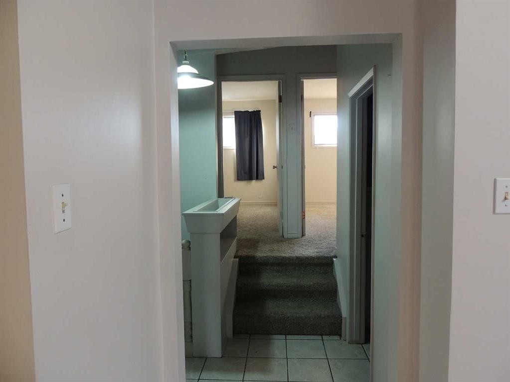 2713 Canmore Road Nw, Calgary, AB - Indoor Photo Showing Other Room