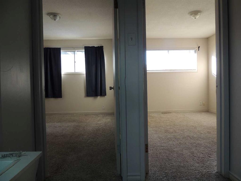 2713 Canmore Road Nw, Calgary, AB - Indoor Photo Showing Other Room