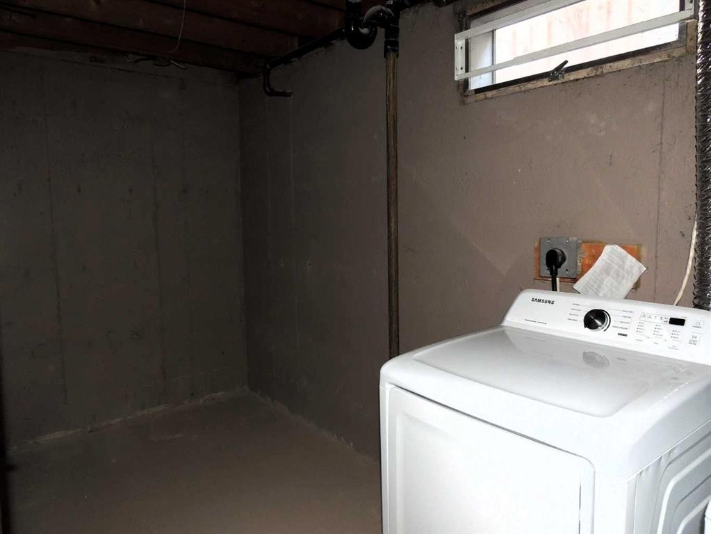 2713 Canmore Road Nw, Calgary, AB - Indoor Photo Showing Laundry Room
