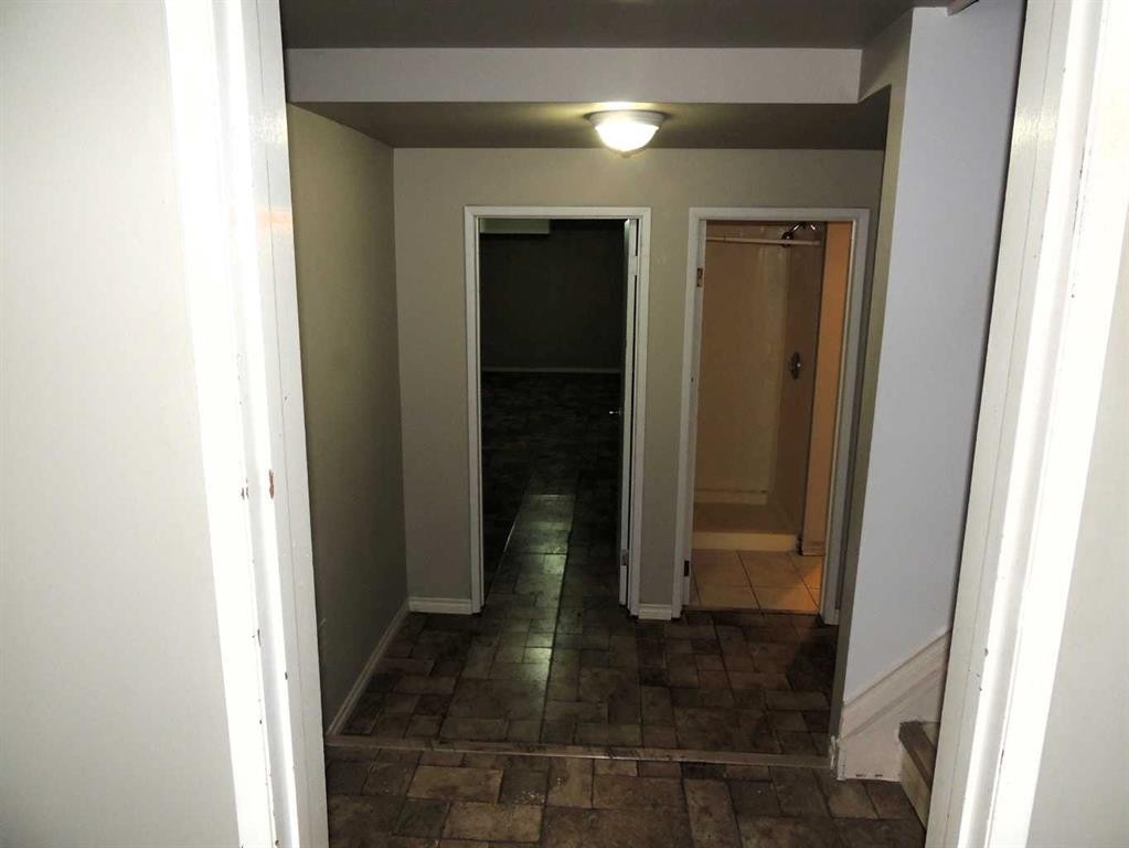 2713 Canmore Road Nw, Calgary, AB - Indoor Photo Showing Other Room