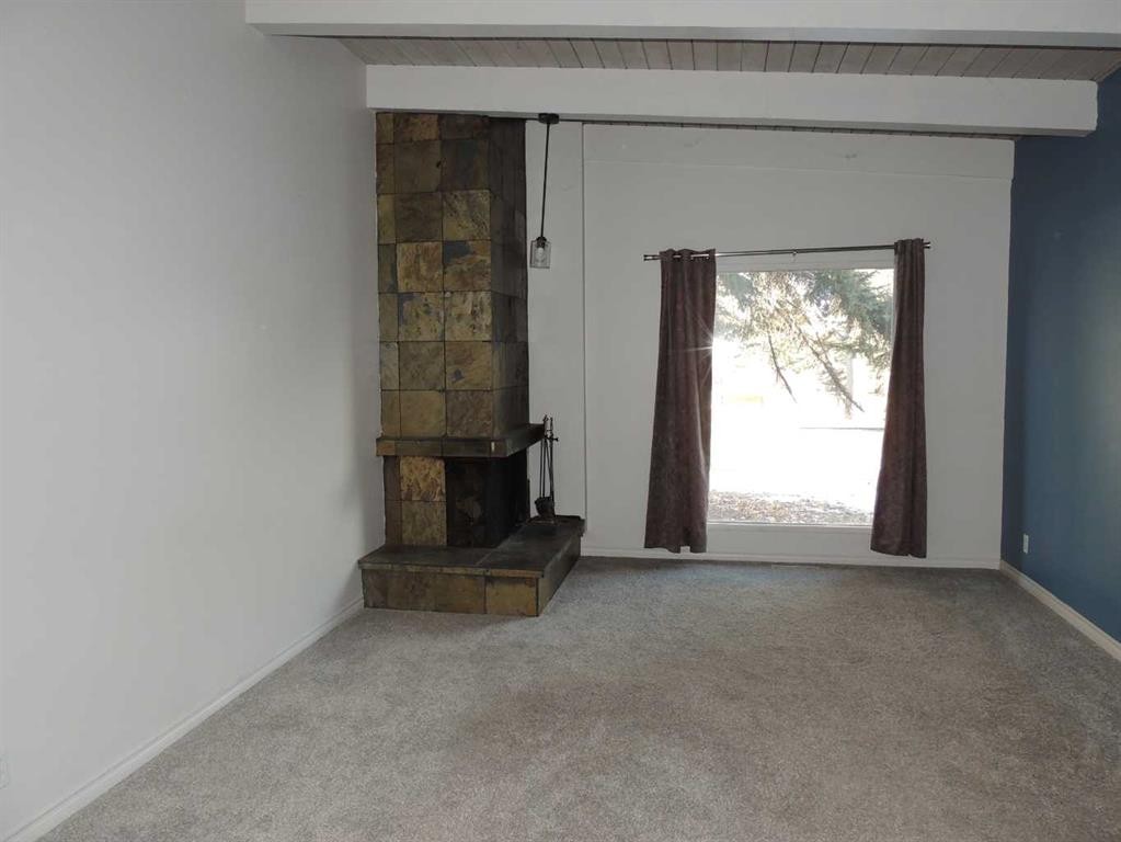 2713 Canmore Road Nw, Calgary, AB - Indoor Photo Showing Other Room