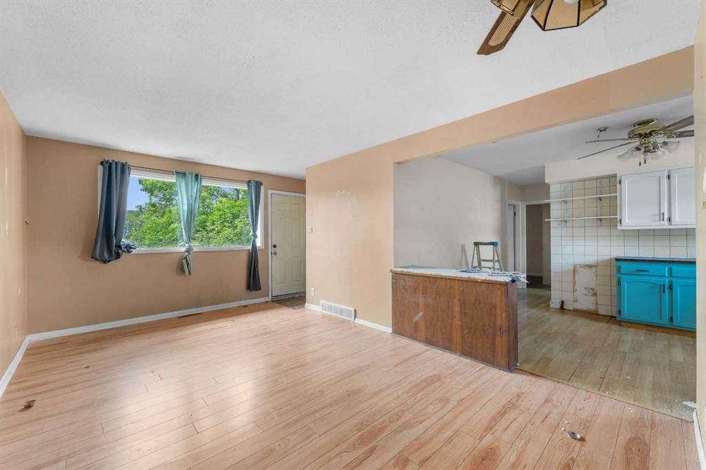 6316 Bowwood Drive Nw, Calgary, AB - Indoor