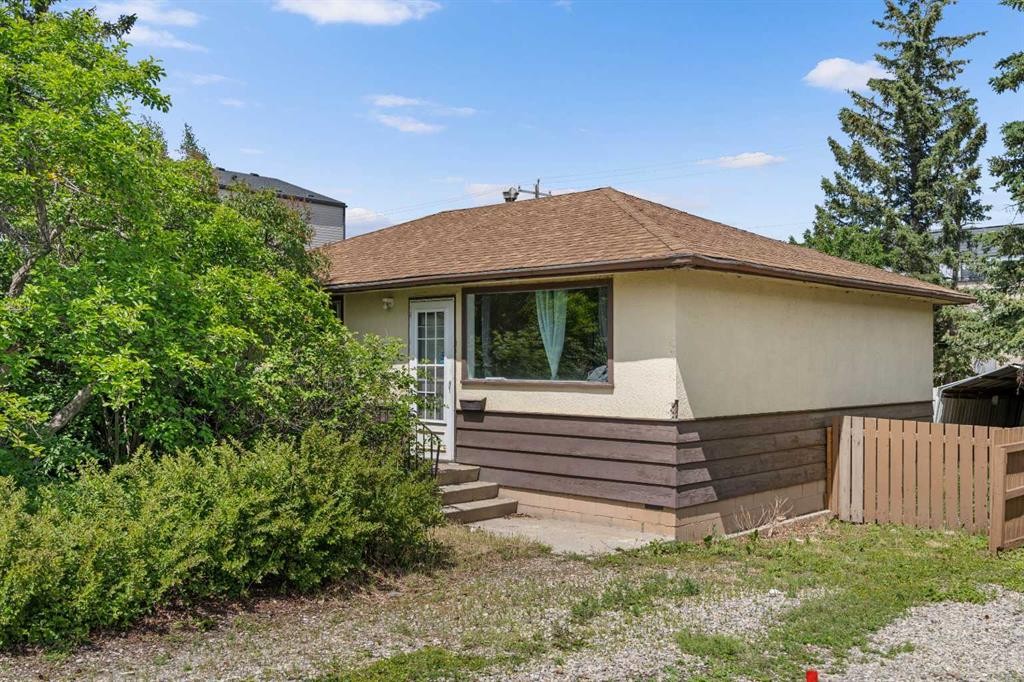 6316 Bowwood Drive Nw, Calgary, AB - Outdoor