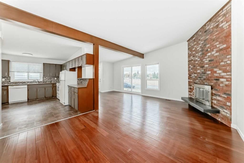 6527 58 Street Nw, Calgary, AB - Indoor With Fireplace