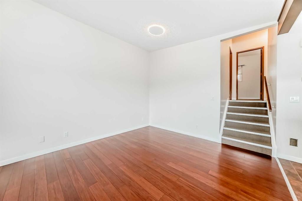 6527 58 Street Nw, Calgary, AB - Indoor Photo Showing Other Room