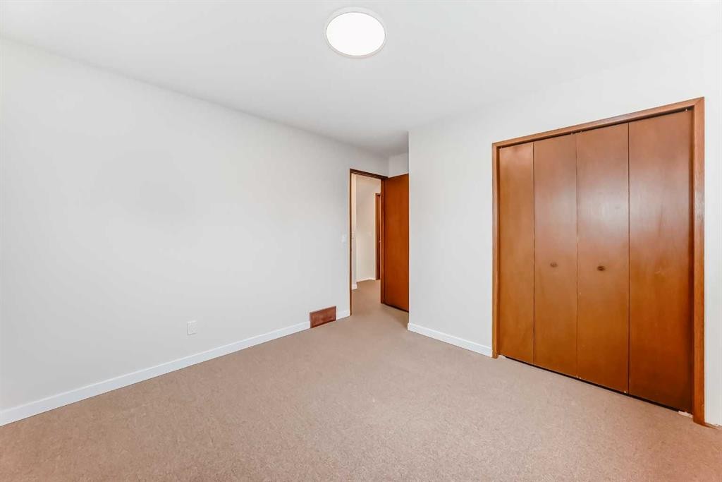 6527 58 Street Nw, Calgary, AB - Indoor Photo Showing Other Room