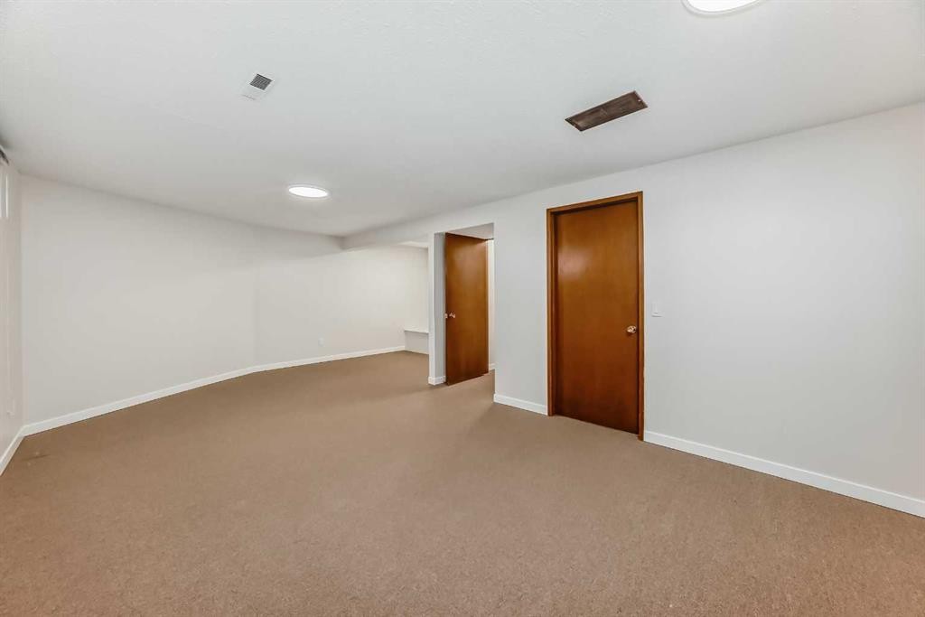 6527 58 Street Nw, Calgary, AB - Indoor Photo Showing Other Room