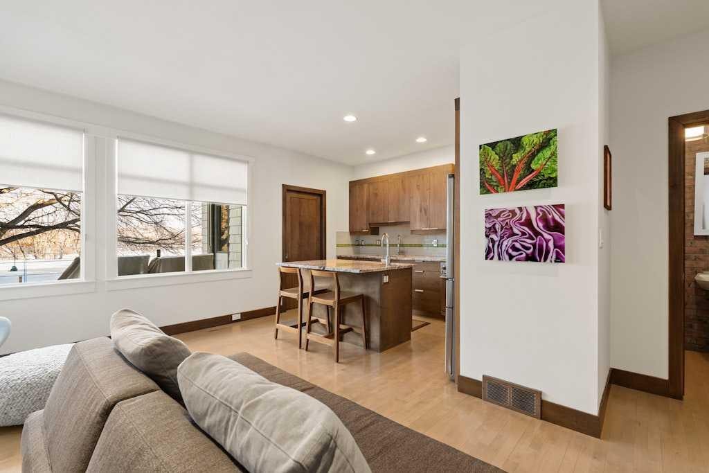 924 8 Avenue Se, Calgary, AB - Indoor