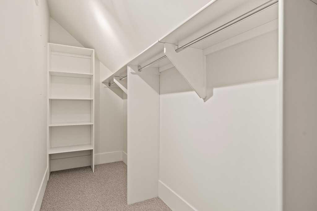 924 8 Avenue Se, Calgary, AB - Indoor With Storage