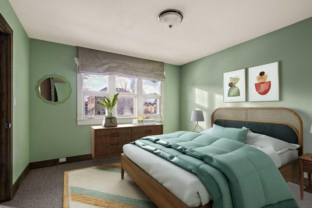 924 8 Avenue Se, Calgary, AB - Indoor Photo Showing Bedroom