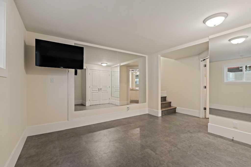 924 8 Avenue Se, Calgary, AB - Indoor Photo Showing Other Room