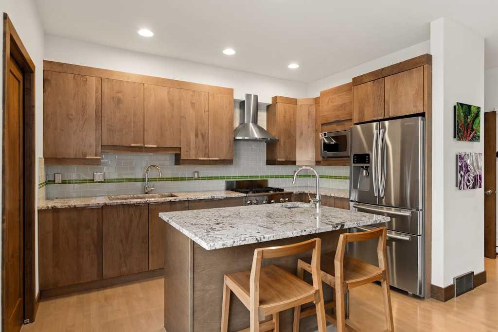 924 8 Avenue Se, Calgary, AB - Indoor Photo Showing Kitchen With Stainless Steel Kitchen
