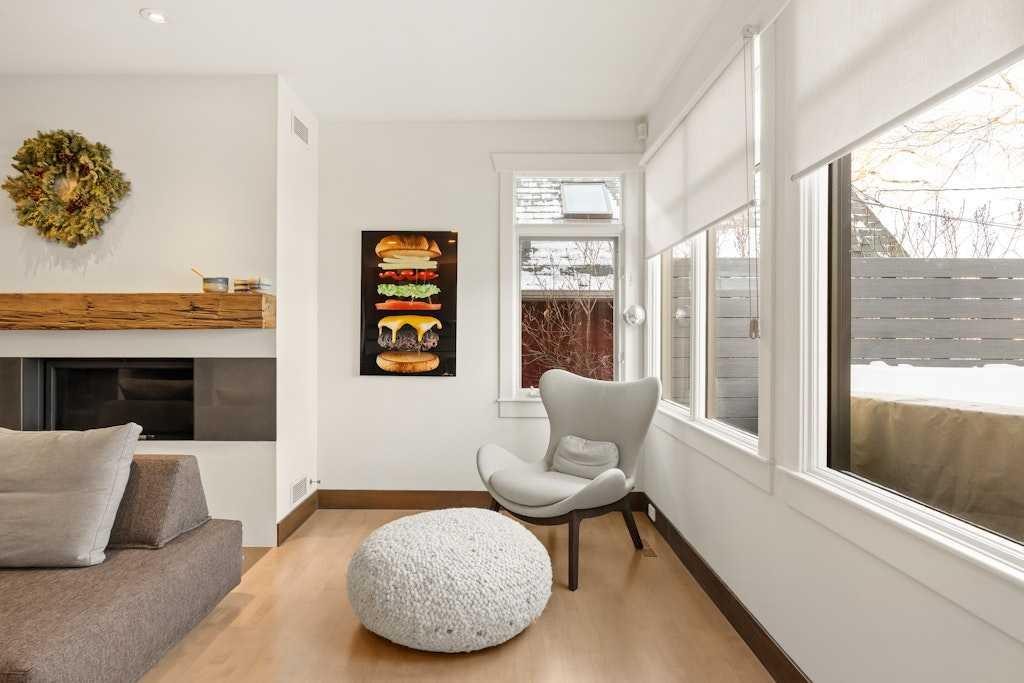 924 8 Avenue Se, Calgary, AB - Indoor With Fireplace