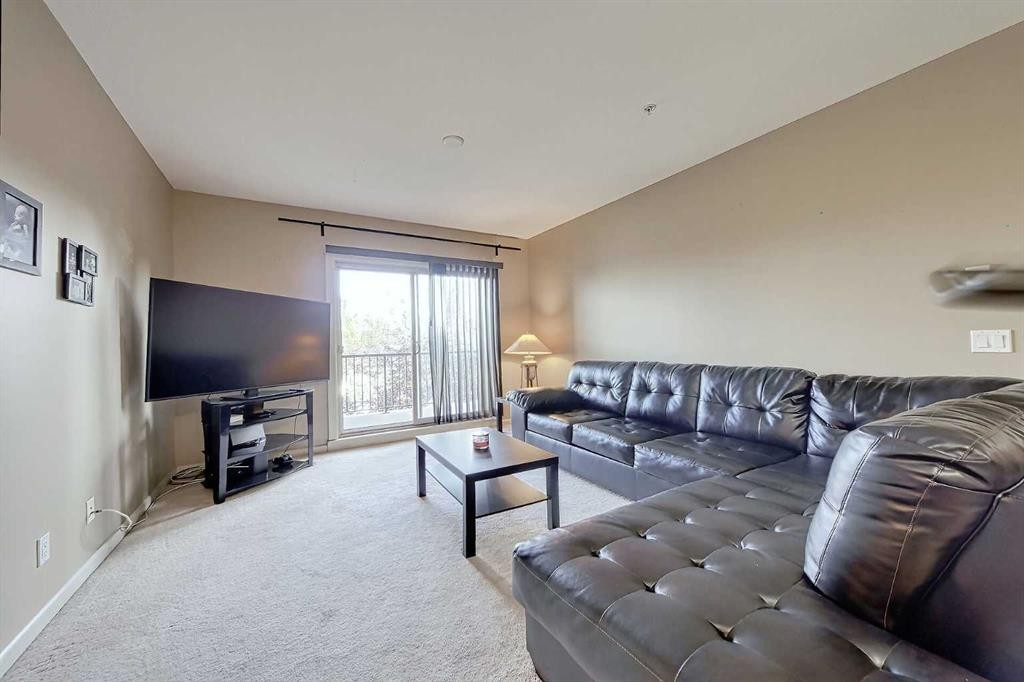 242-52 Cranfield Link Se, Calgary, AB - Indoor Photo Showing Living Room