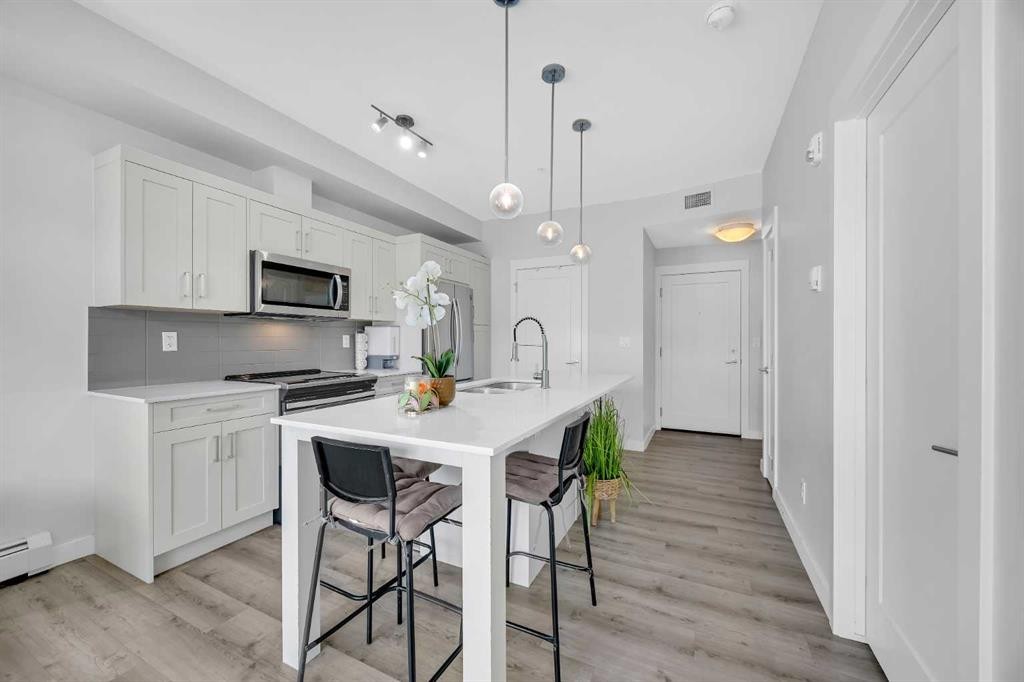 305-35 Walgrove Walk Se, Calgary, AB - Indoor Photo Showing Kitchen With Upgraded Kitchen