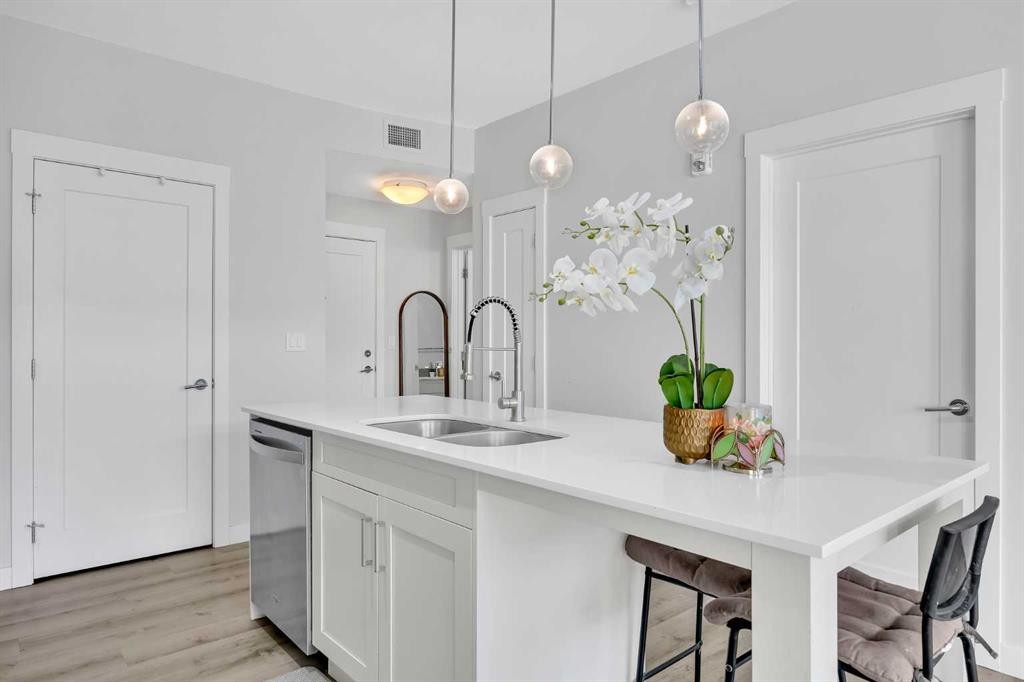 305-35 Walgrove Walk Se, Calgary, AB - Indoor Photo Showing Kitchen With Double Sink With Upgraded Kitchen