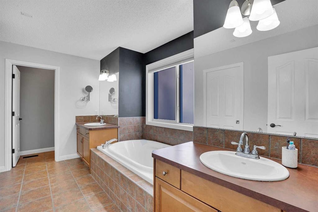 74 Cranleigh Green Se, Calgary, AB - Indoor Photo Showing Bathroom