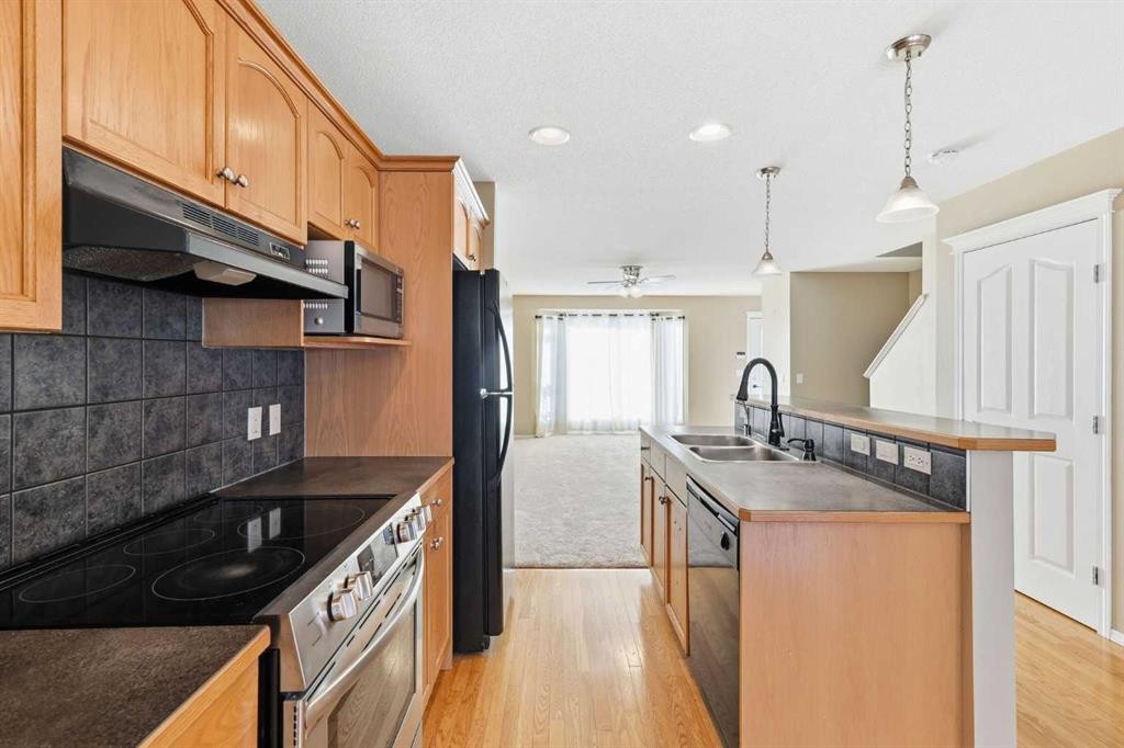 160 Taradale Drive Ne, Calgary, AB - Indoor Photo Showing Kitchen With Double Sink With Upgraded Kitchen