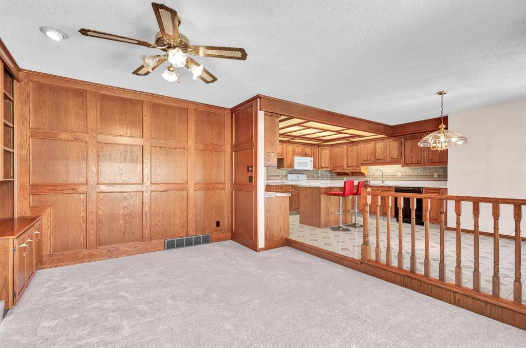 125 Edgebrook Road Nw, Calgary, AB - Indoor Photo Showing Other Room