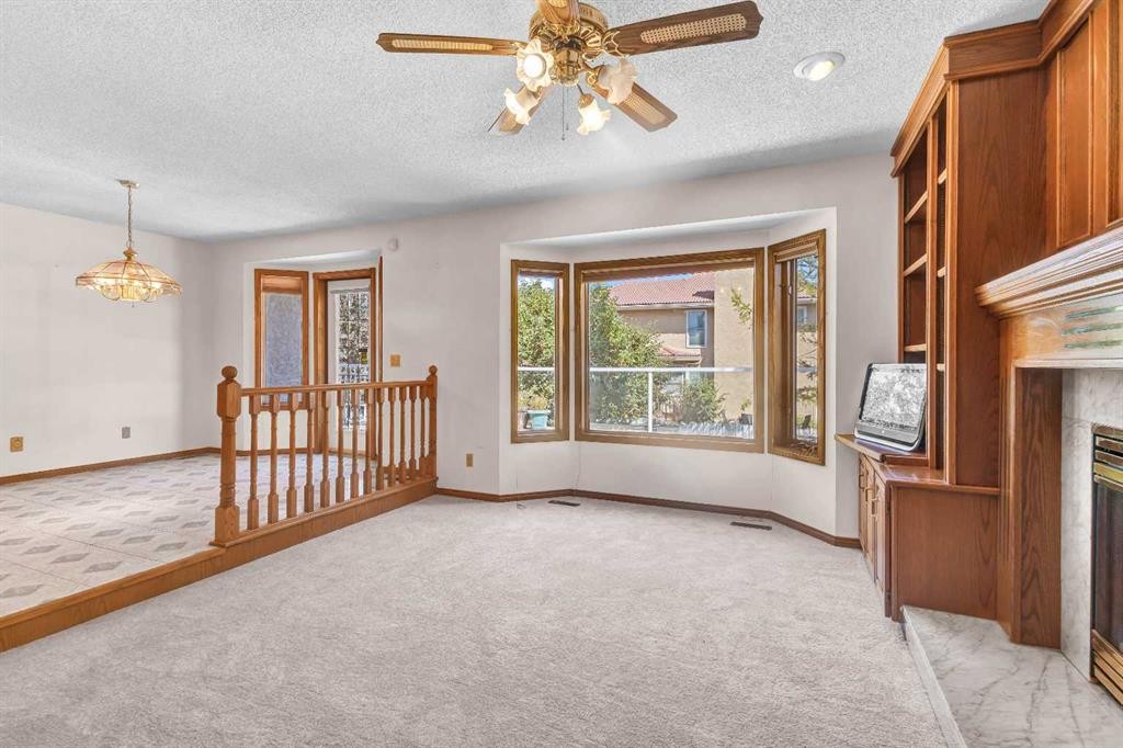 125 Edgebrook Road Nw, Calgary, AB - Indoor Photo Showing Other Room