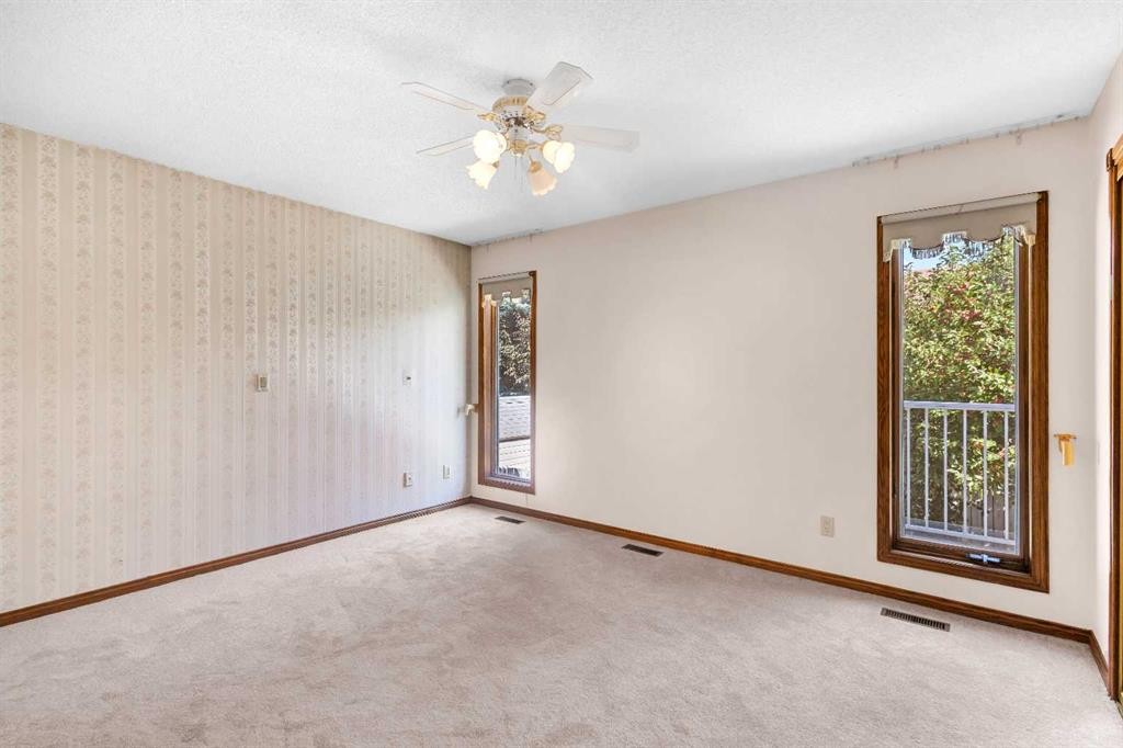 125 Edgebrook Road Nw, Calgary, AB - Indoor Photo Showing Other Room