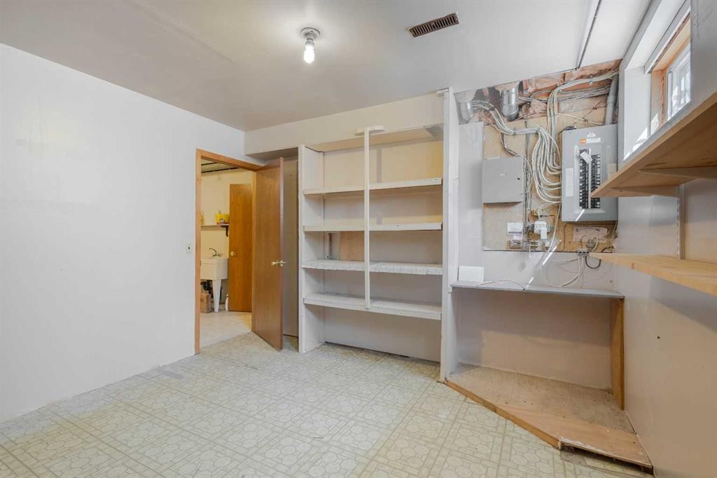 125 Edgebrook Road Nw, Calgary, AB - Indoor