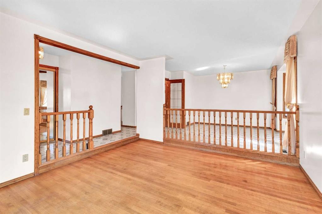 125 Edgebrook Road Nw, Calgary, AB - Indoor Photo Showing Other Room