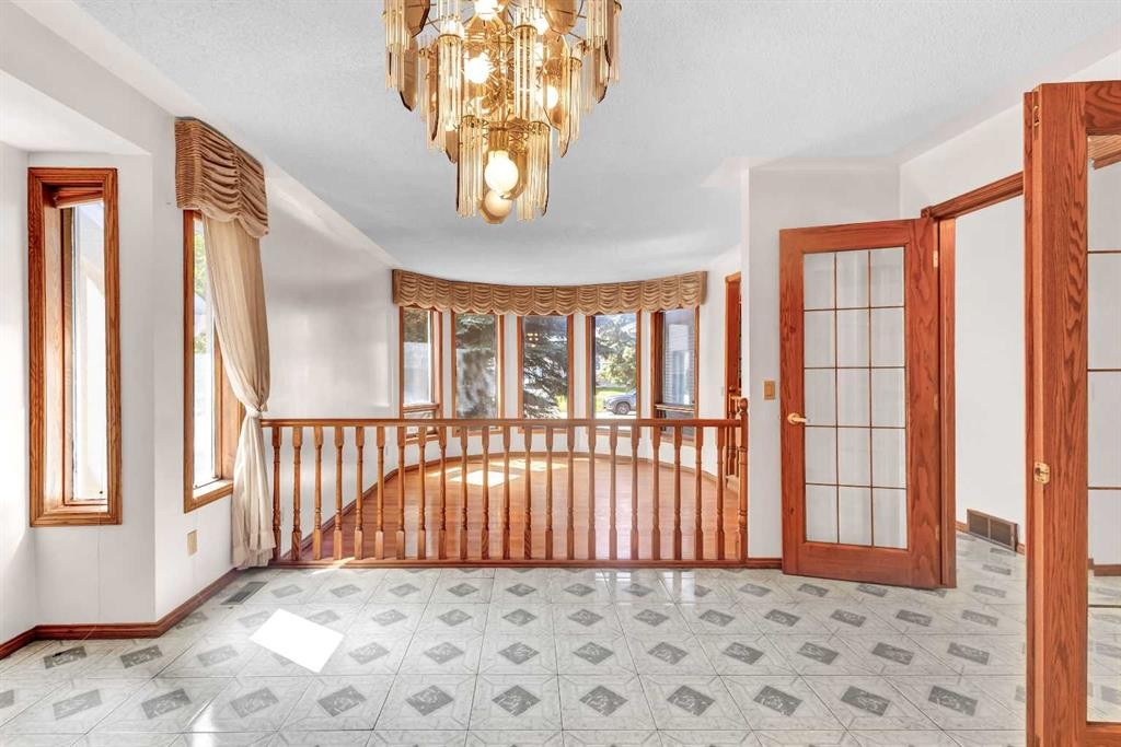 125 Edgebrook Road Nw, Calgary, AB - Indoor Photo Showing Other Room