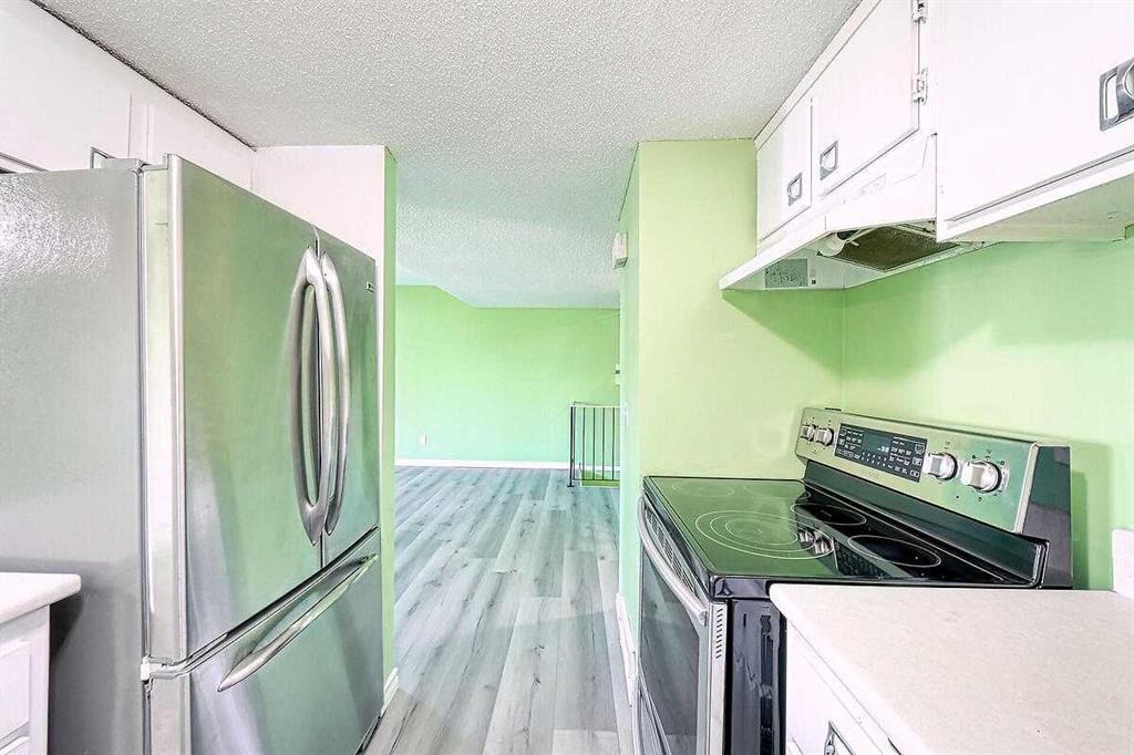 206-2200 Woodview Drive Sw, Calgary, AB - Indoor Photo Showing Laundry Room